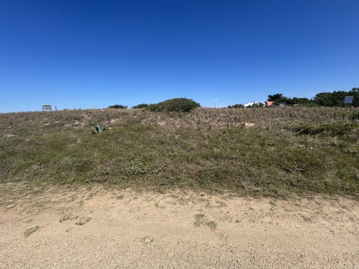 Terreno en venta en Punta Negra a pasos del mar