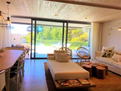 Venta, 3 dormitorios en suite y dep, Tiburón Terrazas Barra, Playa Brava.