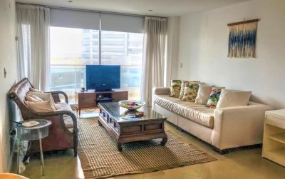 Moderno apartamento de 3 Dormitorios y dep. Sol y Luna, Playa Brava, Punta del Este.