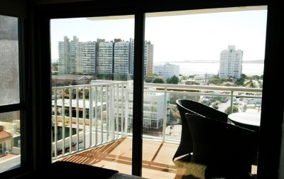 Amplio apartamento 2 suites, vista al mar, Torre Onix, Punta del Este.
