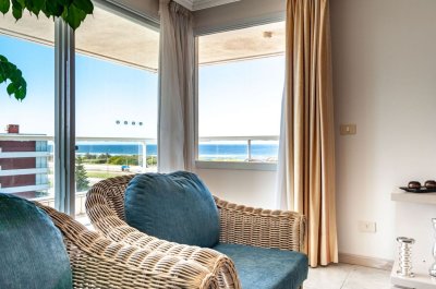 Amplio apartamento en Playa Brava, Frente al Mar