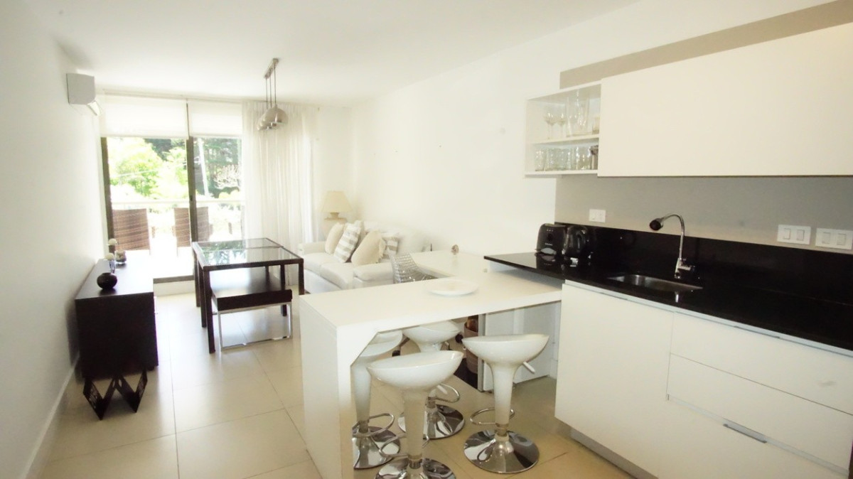En venta comodo apartamento 1 Dorm y medio, Unique, Punta del Este.