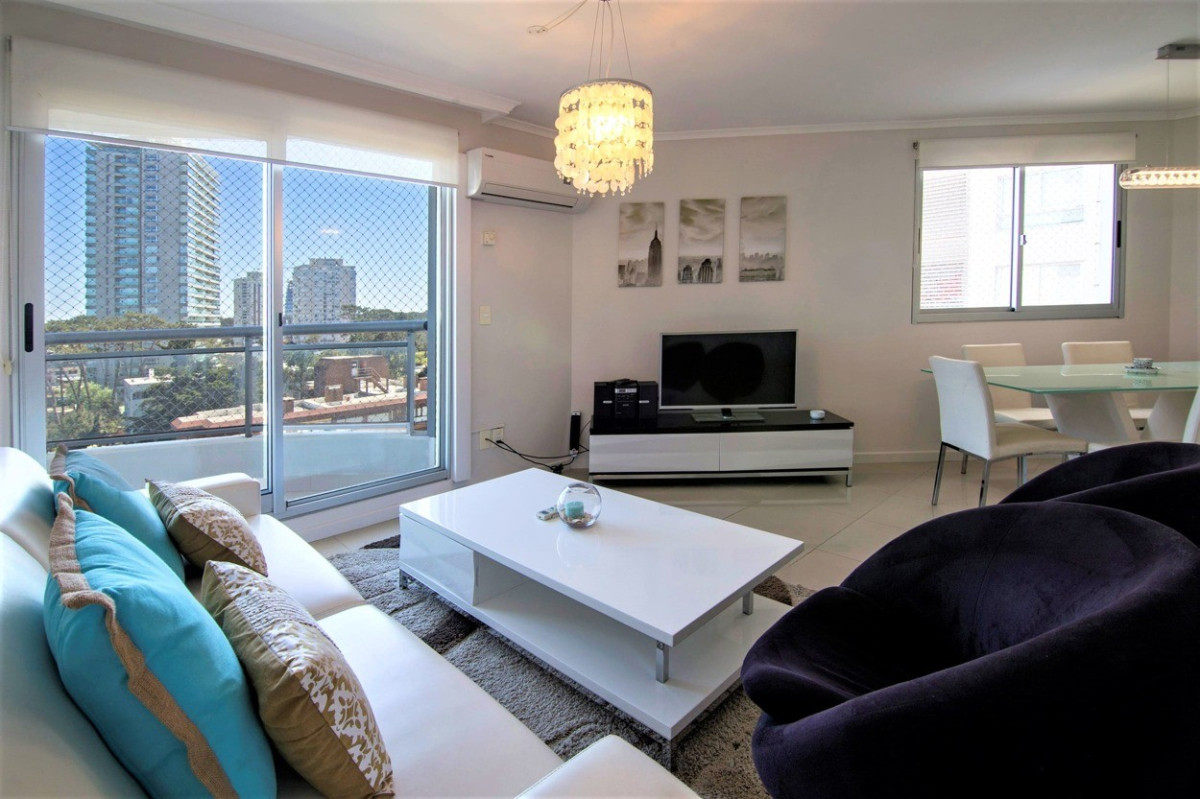 Funcional Apartamento 2 Dormitorios, Full amenities. Ocean Drive, Punta del Este.