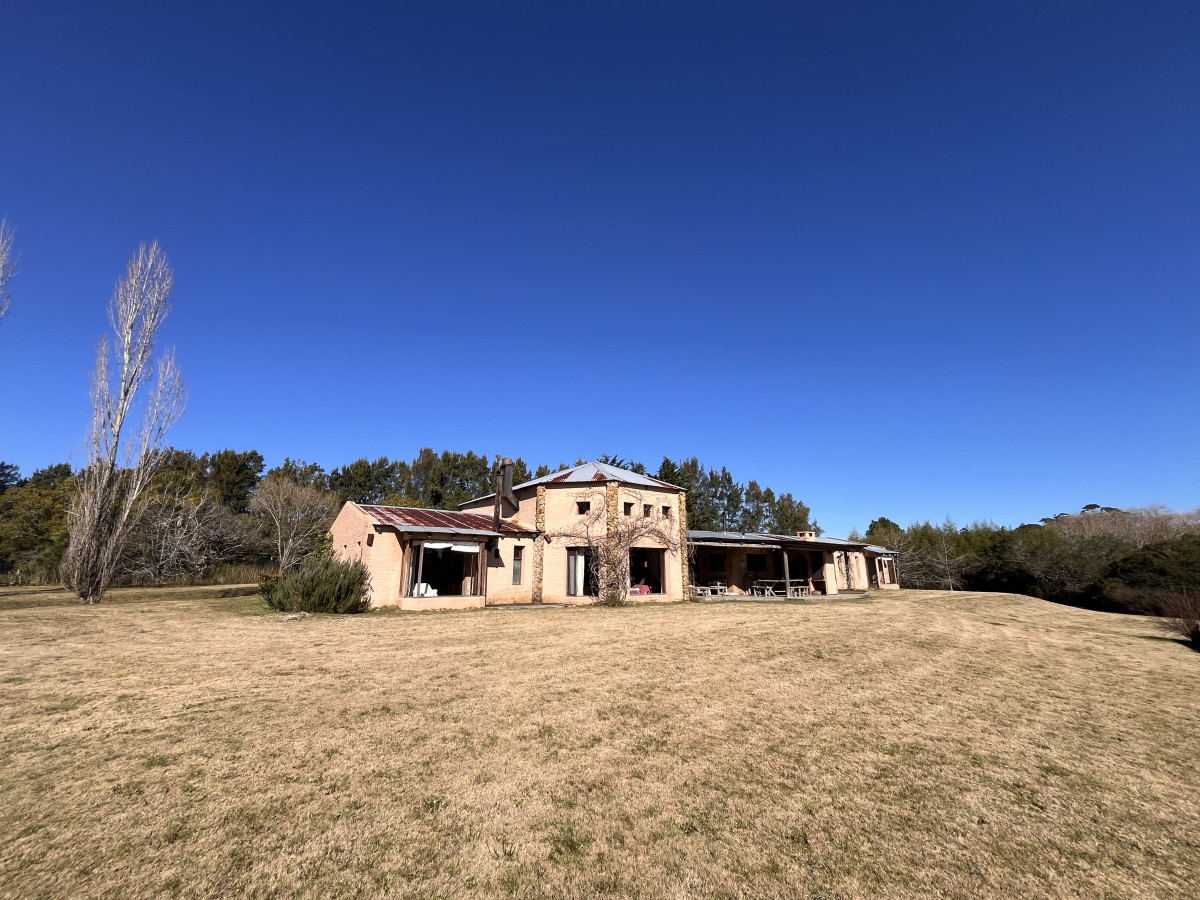 Chacra en el pejerrey frente a la laguna, 6 dormitorios 6 baños 