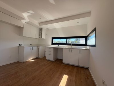 Casa de Diseño a Estrenar - 2 Dormitorios 2 Plantas Gran metraje Parrillero