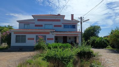 Chalet de 300m2 con terreno de 2020m2 en 18 Julio Paso de los Toros