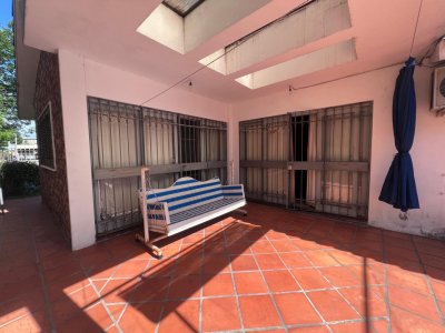 Casa 3 dormitorios sobre avenida en Paysandu