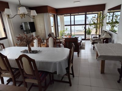 Excelente apartamento frente al mar