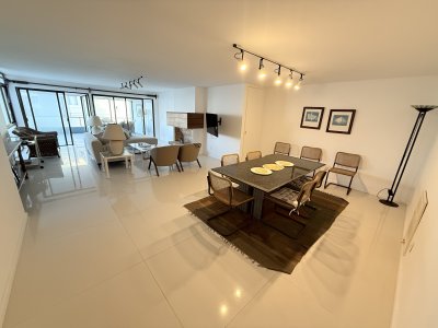 Venta apartamento 4 dormitorio en Península, Punta del Este 