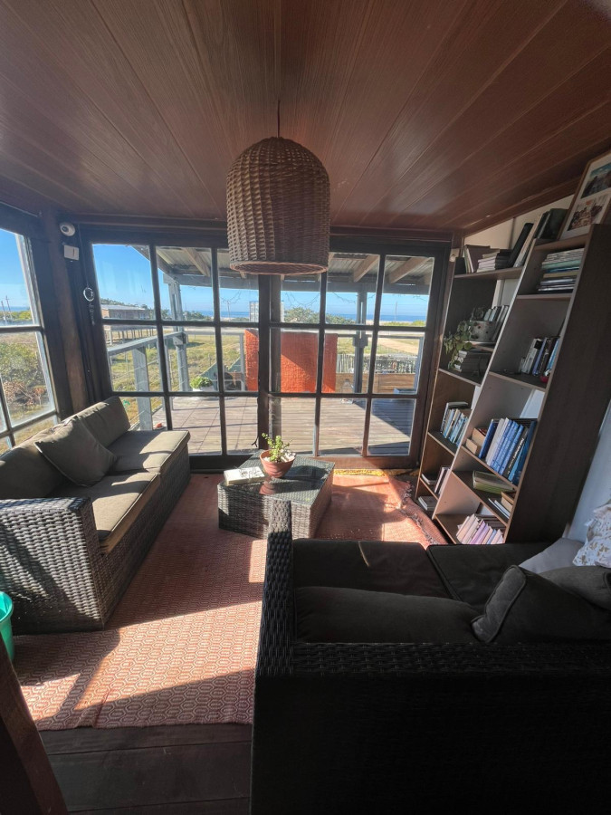 Se alquila Casa a metros del mar