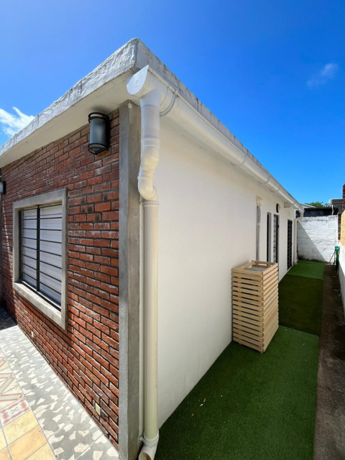 Se alquila casa a estrenar en el centro de Maldonado 