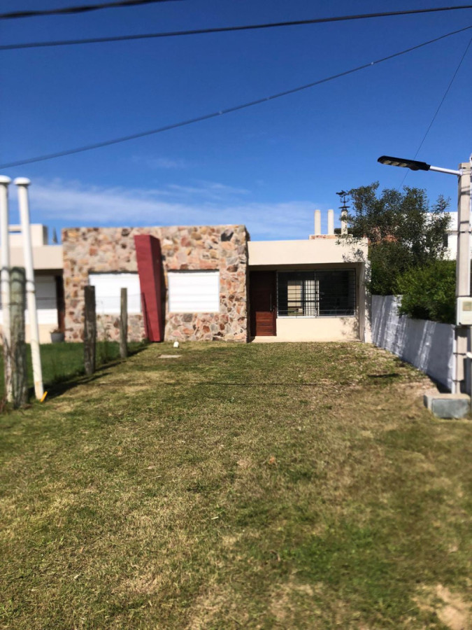 Se alquila casa a 50 metros del mar 