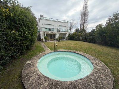 Venta Apartamento en Carrasco, 3 Dormitorios y Jardin Exclusivo