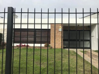 Alquiler Casa PH 2 Dormitorios, Cochera, Carrasco, T