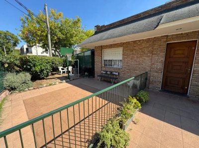 Venta Casa 3 Dormitorios Parrillero en Patio 2 Garage Malvin, T