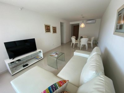 Apto en playa brava, 1 dormitorio, terraza, parrillero, servicios