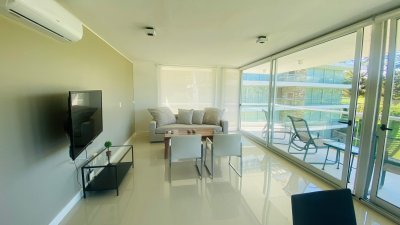 Apto en venta de 3 dormitorios, con parrillero propio - Playa Brava
