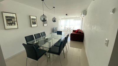 Apto a pasos del mar, 2 dorm + dep, parrillero.