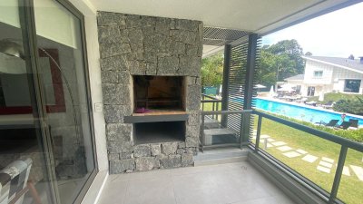 Apto en San Rafael de dos dormitorios con parrillero propio