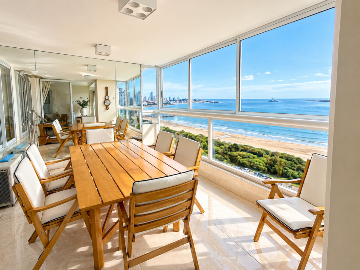 Espectacular Apartamento Frente al Mar - Piso Alto en Beverly Tower, Parada 5 de Playa Mansa
