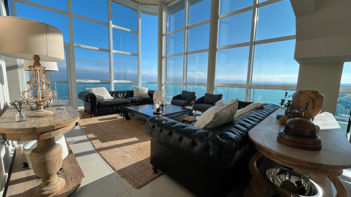 Penthouse de 4 suites mas dependencia y todos los servicios