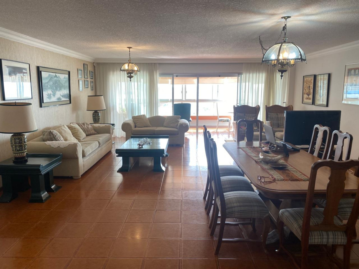 Espectacular Apartamento en Alquiler 3 dormitorios + dependencia