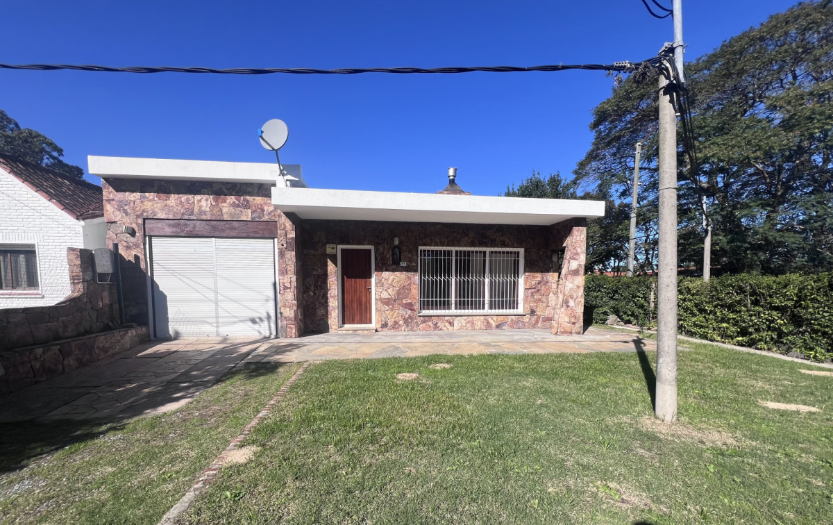 Venta casa 2 dormitorios zona Pinares