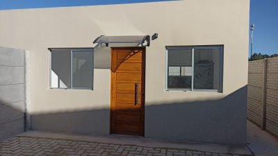SE ALQUILA MONOAMBIENTE 4H