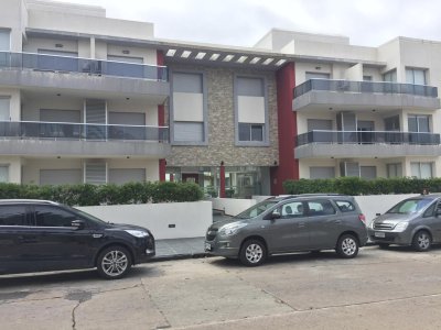 SE ALQUILA APARTAMENTO 1 DORM EN EDIFICIO AYRES DEL PUERTO