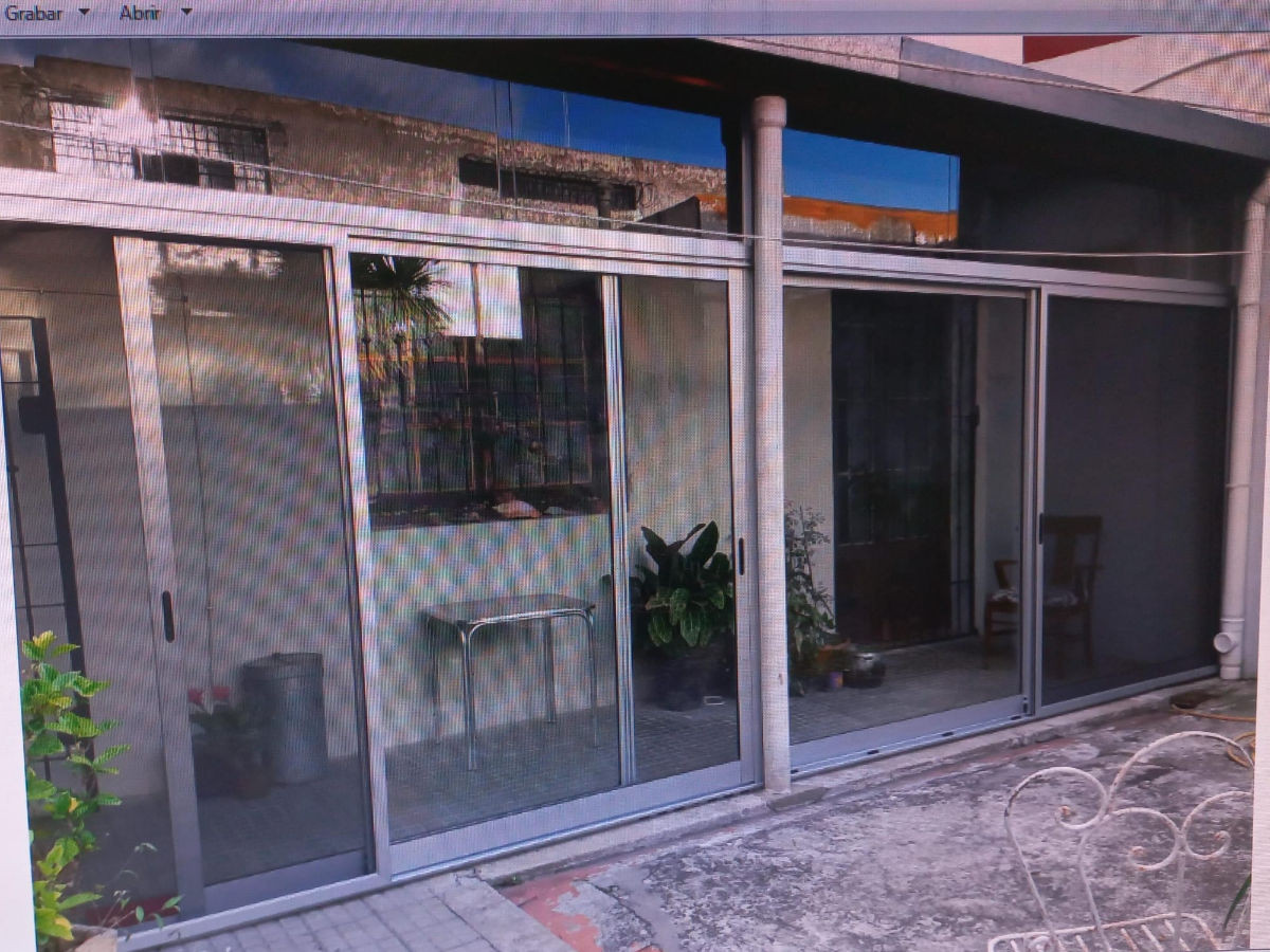 SE VENDE CASA  CON 2 DORMITORIOS EN CENTRO DE SAN CARLOS 