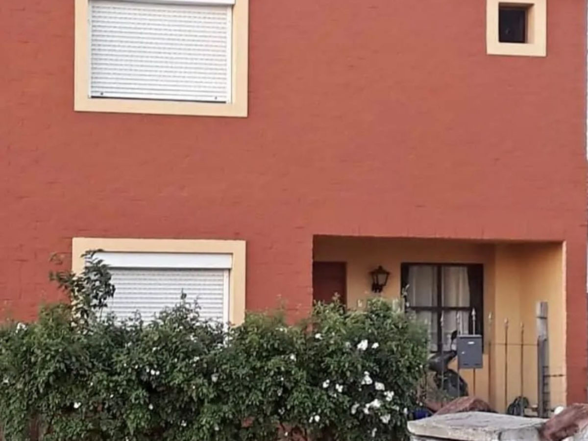 SE VENDE VIVIENDA  DUPLEX 3 DORMITORIOS EN SAN CARLOS 
