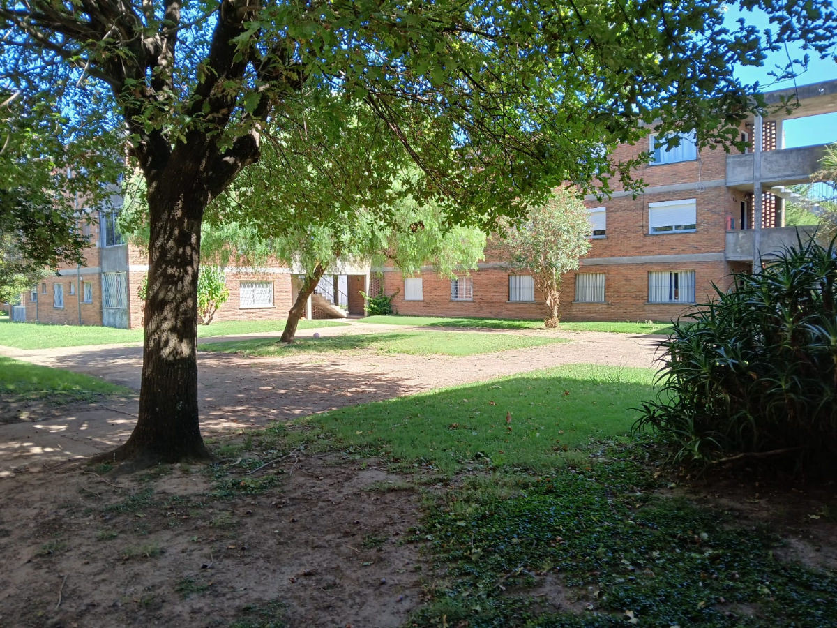 SE VENDE APARTAMENTO 1 DORM  EN COMPLEJO B30 SAN CARLOS