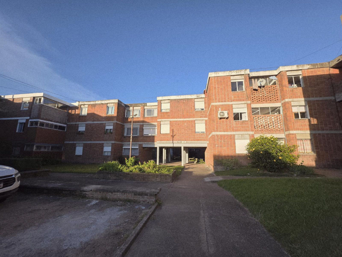 SE VENDE APARTAMENTO 2 DORMITORIOS EN COMPLEJO B12