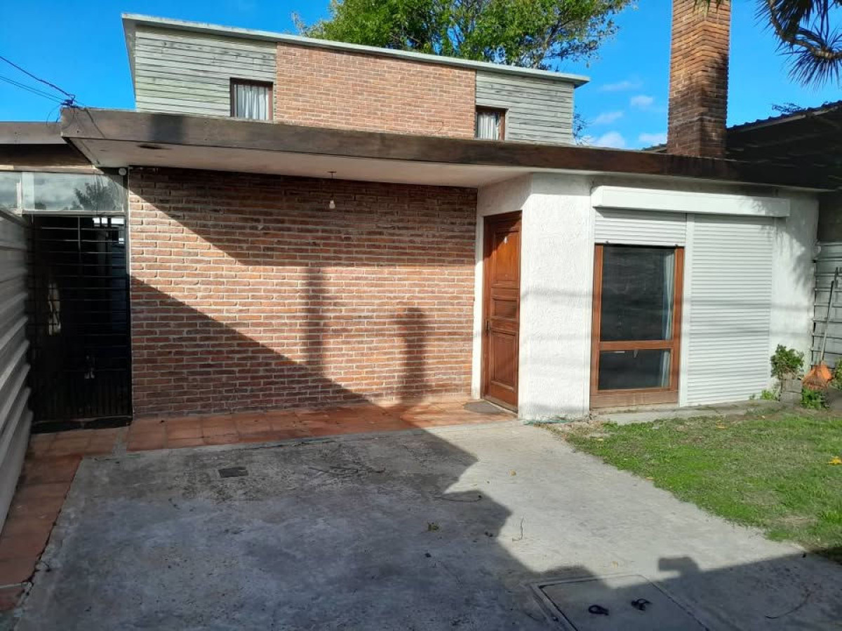 SE VENDE CASA  CON 3 DORMITORIOS EN Bº SCALONE MALDONADO 