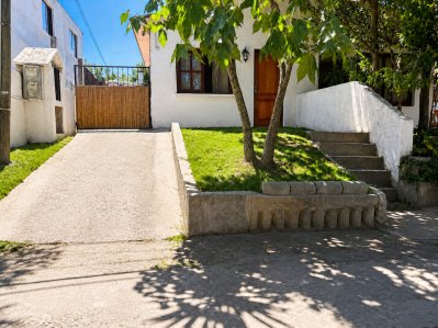 SE VENDE CASA  PH EN BARRIO BIARRITZ