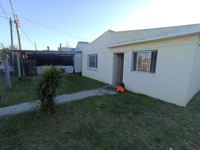 SE ALQUILA CASA 3 DORM EN BARRIO LA CANDELARIA