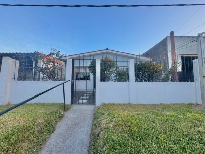 SE VENDE CASA EN BARRIO LEONEL