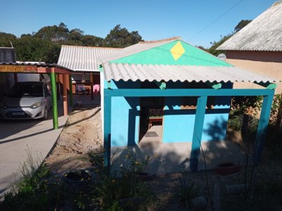 SE EVENDE CASA EN BARRA DEL CHUI