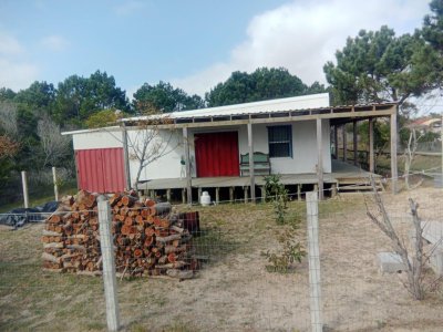 SE VENDE CASA  3 DORMITORIOS EN BALNEARIO LA ESMERALDA