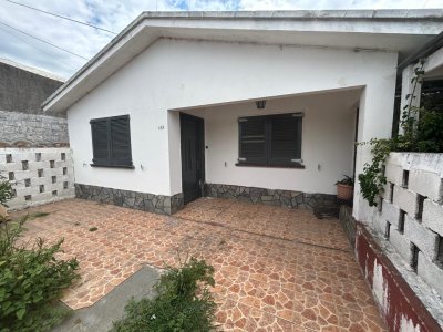 SE VENDE CASA MAS 2 APTOS