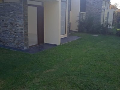 SE VENDE CASA 3 DORMITORIOS EN JARDINES DE CORDOBA