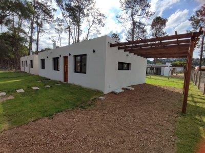 SE VENDE A ESTRENAR CASA 2 DORM EN PARQUE BURNETT