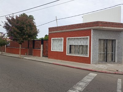 SE VENDE TRES PROPIEDADES EN UN MISMO PADRON CENTRO MALDONADO