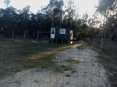 SE VENDE CABAÑA DE MADERA EN BALNEARIO LA ESMERALDA