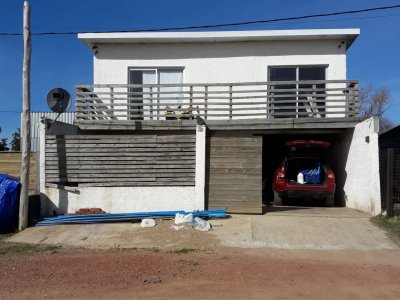 SE VENDE CASA 3 DORM  BARRIO LOS CIRUELOS