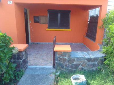 SE VENDE CASA 2 DORMITORIOS Y MEDIO BARRIO ODIZZIO