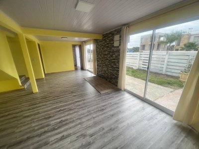 SE VENDE CASA EN BALNEARIO Bs As 3 DORMITORIOS