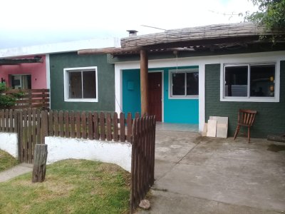 SE VENDEN 3 CASAS EN EL MISMO PADRON, PIRIAPOLIS 