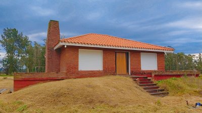 SE VENDE HERMOSA CHACRA EN 1ª LINEA RUTA 104 