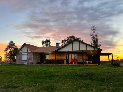 SE VENDE CHACRA CON CASA 8 HECTAREAS CON POSIBILIDAD DE SUMAR 7 HECTAREAS MAS, EN CANELONES